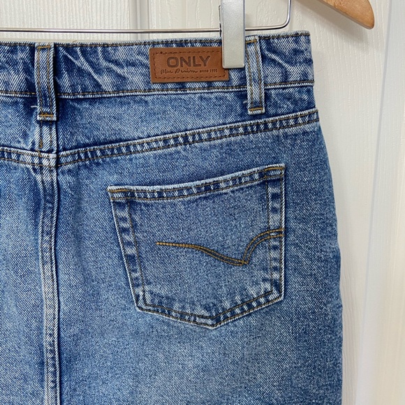 Only distressed denim skirt with slit - Picture 5 of 13